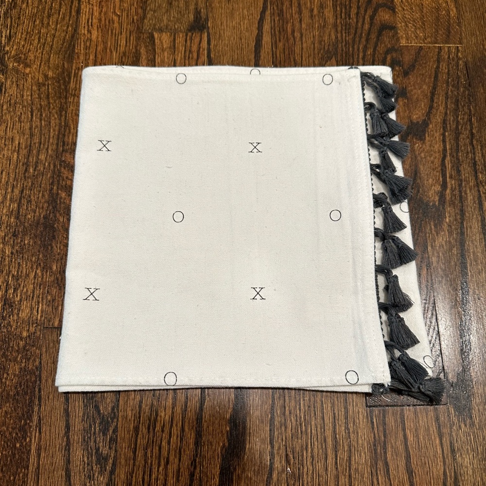 NWOT Target Bullseye Playground XOXO Table Runner